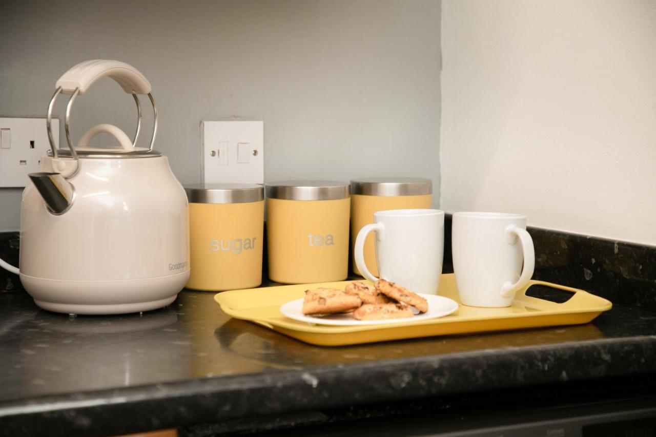 8 Guests - 5 Bedroom - Free Wi-Fi - Kettering Eksteriør bilde